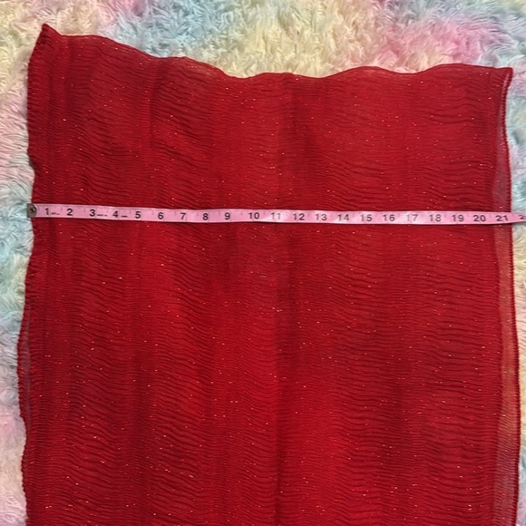 Red scarf - Picture 5 of 5